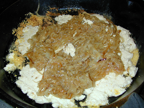 The bottom half of masa covered with onions