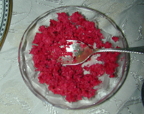Finished horseradish in a bowl