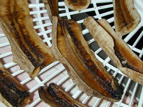 Sliced bananas dried and ready to eat